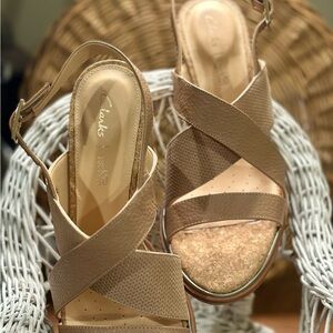 Clarks Women's Beige and Brown Sandals